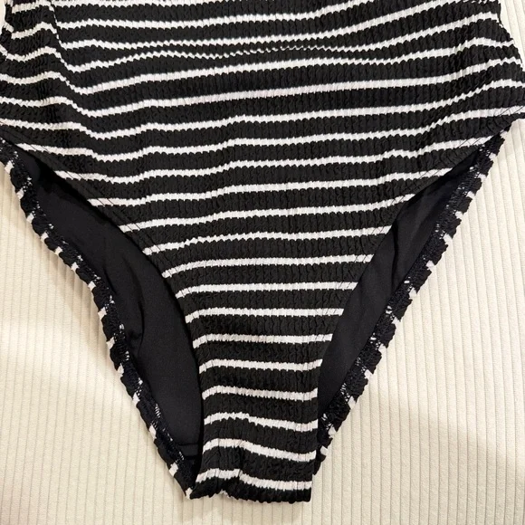 New Look Women’s Ribbed One Piece Swimsuit Striped Black & White Minimalist sz S - Picture 5 of 12